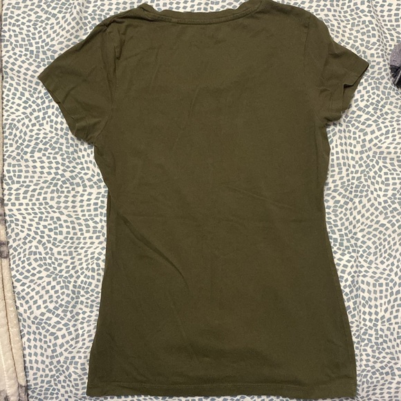 It’s a Guess shirt in a m size - Picture 2 of 2
